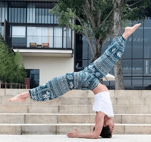 学女神练瑜伽各式星空体育官网画风的撩人装备成就INS女神难以割舍的魅力(图5)