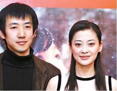 和梅婷花350万星空体育官网狂捧鄢颇相比李小冉为他下跪求饶二人到底谁更惨(图3)