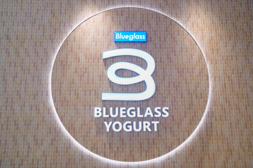 Blueglass全国首家瑜伽主题酸奶星空体育店(图2)