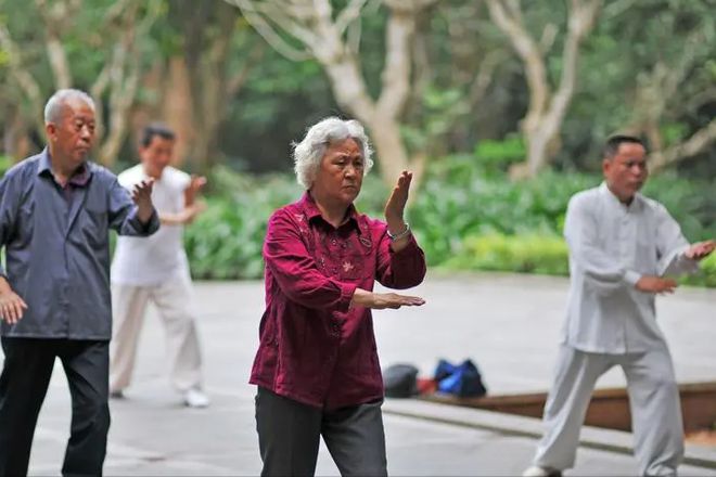 一项调查星空体育发现：喜欢锻炼的人患脑梗概率比久坐不动的人高3倍？(图8)