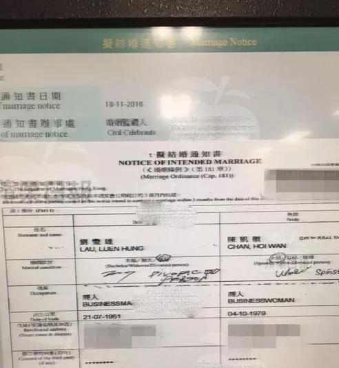 吕丽君星空体育官方入口：交好李嘉诚儿媳和教练合体练瑜伽日子过得比甘比自在(图6)